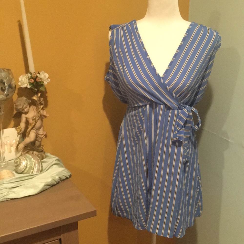 NWOT MONTEAU DRESS